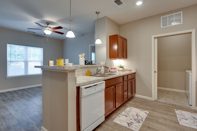 Harper's Pointe in Gainesville, FL - Building Photo - Interior Photo