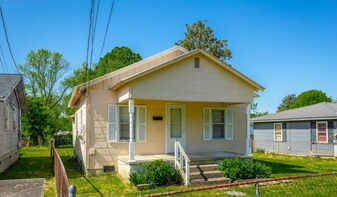 206 Spruce St in Rossville, GA - Building Photo