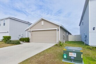 4455 SW 85 Ln in Liberty Triangle, FL - Building Photo - Building Photo