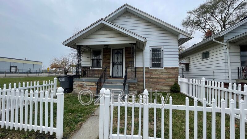 207 Pulaski St in Toledo, OH - Foto de edificio