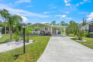 925 Iglesia Dr in North Port, FL - Building Photo