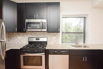 2210 W Eastwood Ave in Chicago, IL - Building Photo - Building Photo