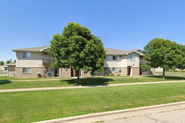 COMMERCIAL SQUARE in Neenah, WI - Foto de edificio - Building Photo