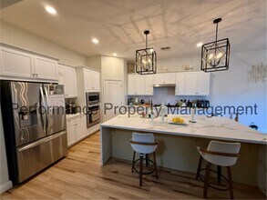 15614 Via Bassano Dr in Bakersfield, CA - Building Photo - Building Photo