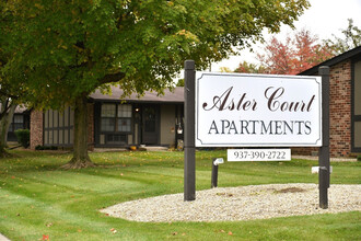 Aster Court Apartments in Springfield, OH - Building Photo - Building Photo