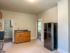 606 S 6th St, Unit 3 in Escanaba, MI - Building Photo - Building Photo