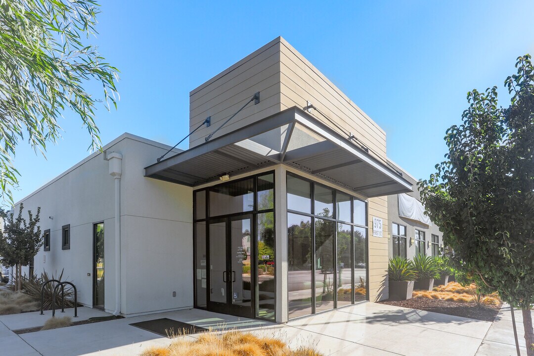 Village at First in Gilroy, CA - Foto de edificio