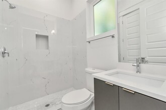 4722 Independence Hts Ln in Houston, TX - Building Photo - Building Photo