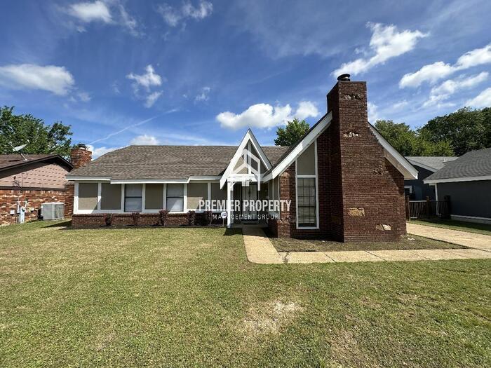 6016 Rosewind Cir W in Memphis, TN - Building Photo