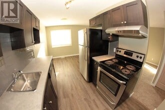 2417-13 13 St N in Lethbridge, AB - Building Photo - Building Photo