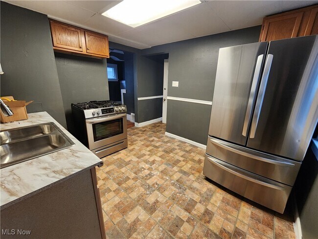 3573 W 120th St in Cleveland, OH - Building Photo - Building Photo