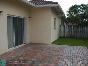 14026 SW 31st St in Miramar, FL - Building Photo - Building Photo