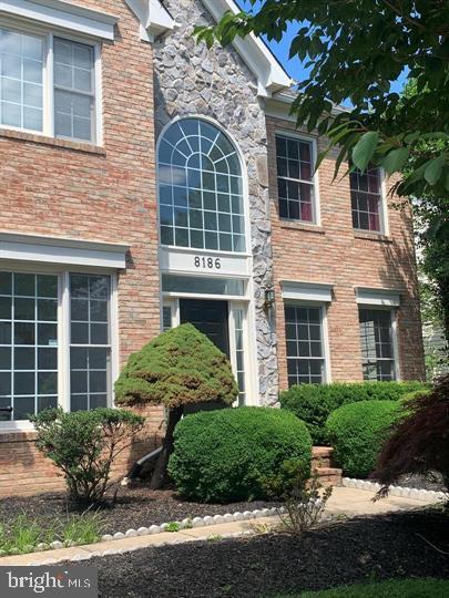 8186 Madrillon Oaks Ct in Vienna, VA - Foto de edificio - Building Photo