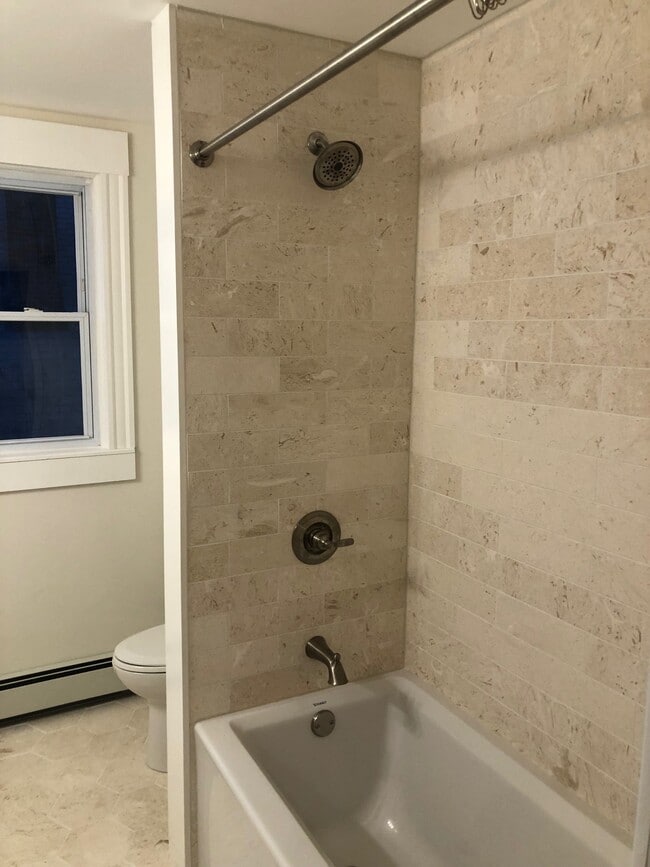 16 Lauriston St, Unit 2nd floor in Providence, RI - Building Photo - Building Photo