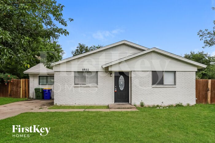 5932 Lalagray Ln in Watauga, TX - Building Photo