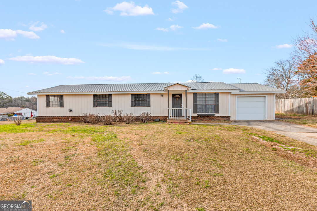 115 Valley View Ct in Tyrone, GA - Building Photo