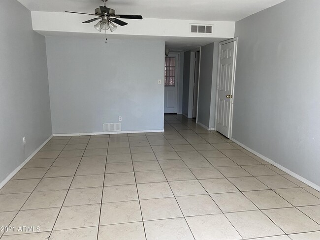 7126 N 19th Ave-Unit -208 in Phoenix, AZ - Building Photo - Building Photo