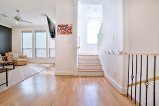 2410 Dorrington St in Houston, TX - Building Photo