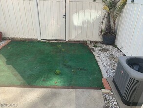3624 Pine Oak Cir in Ft. Myers, FL - Building Photo - Building Photo