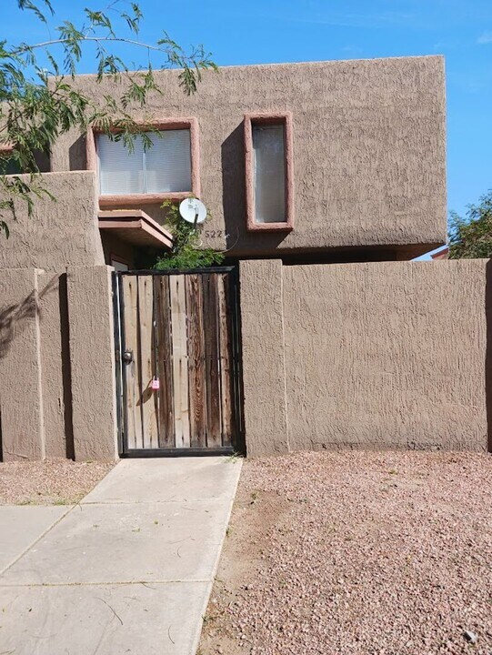 5221 W Lynwood St in Phoenix, AZ - Building Photo