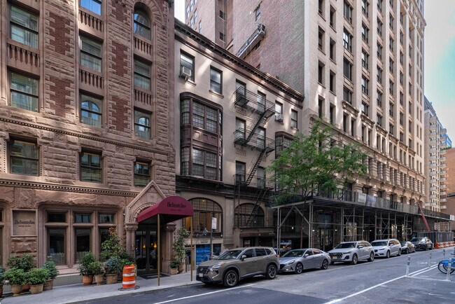 8-10 E 16th St in New York, NY - Building Photo - Building Photo