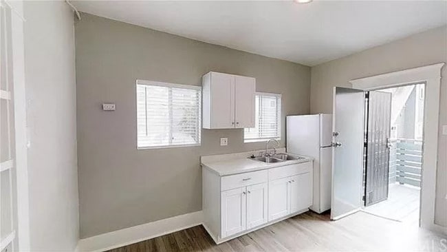 1234 N Loma Vista Dr in Long Beach, CA - Foto de edificio - Building Photo