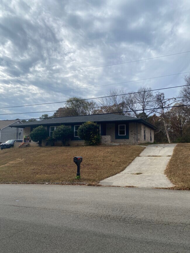8740 Millard Lee Ln in Chattanooga, TN - Building Photo - Building Photo