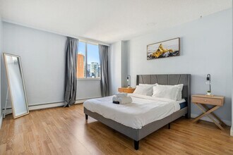 10401-10499 99 Ave in Edmonton, AB - Building Photo - Building Photo