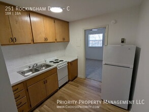 251 Rockingham Dr in Harrisonburg, VA - Foto de edificio - Building Photo