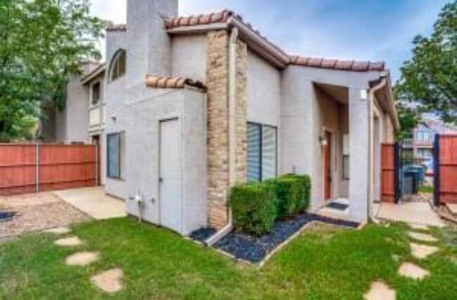 4242 N Capistrano Dr in Dallas, TX - Building Photo - Building Photo