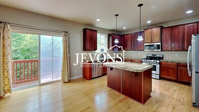 255 Graham Ave NE in Renton, WA - Building Photo - Building Photo