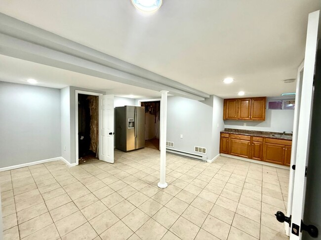 35 Fiat Ave in Woodbridge Township, NJ - Foto de edificio - Building Photo