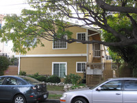 10932 Bloomfield St in North Hollywood, CA - Foto de edificio - Building Photo