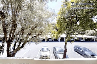 555 W Middlefield Rd in Mountain View, CA - Foto de edificio - Building Photo