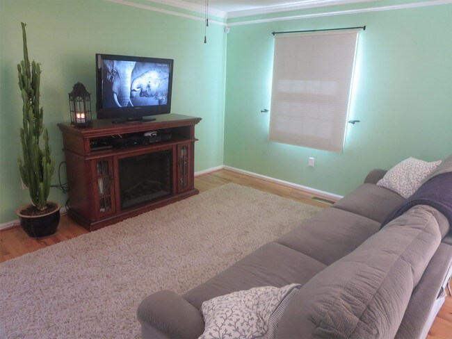 836 Salem Dr-Unit -1 in Fredericksburg, VA - Foto de edificio - Building Photo