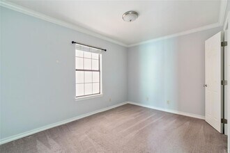 407 E 45th St, Unit 211 in Austin, TX - Foto de edificio - Building Photo