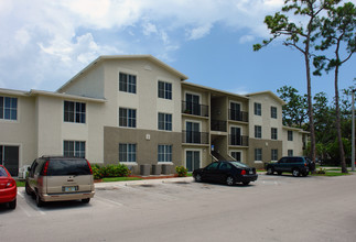 Bay Winds Apartments in North Miami, FL - Building Photo - Building Photo