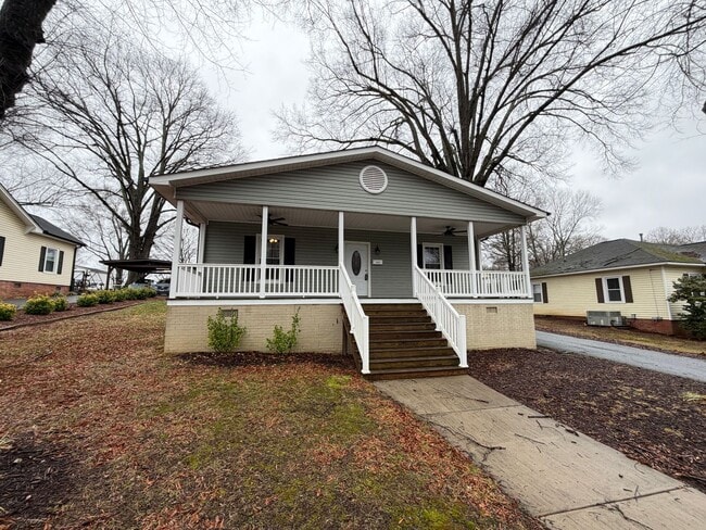 property at 404 E 4th St