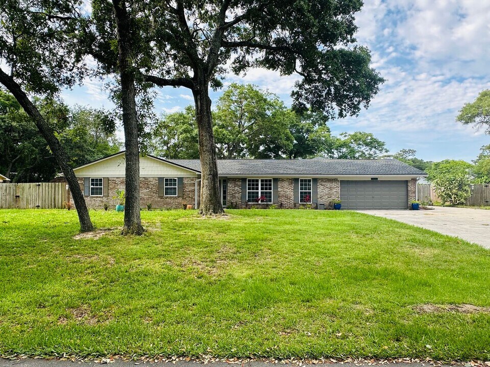 14066 Inlet Dr in Jacksonville, FL - Building Photo