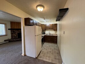 2104 Roosevelt Dr in Anchorage, AK - Building Photo - Building Photo