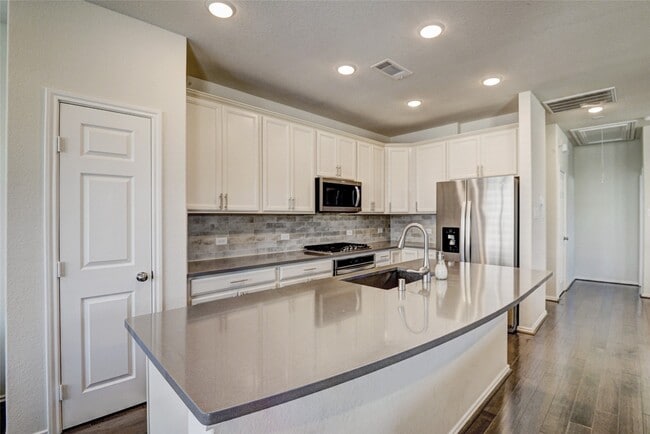 property at 3104 Roseland Terrace Ln