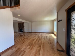 220 Thames Dr in Colorado Springs, CO - Building Photo - Building Photo