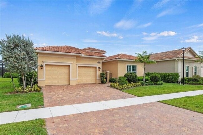 9051 SW Pepoli Way in Port St. Lucie, FL - Building Photo - Building Photo