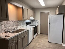 1 Eucalyptus St, Unit Triplexunit 1C in Sulphur, LA - Building Photo