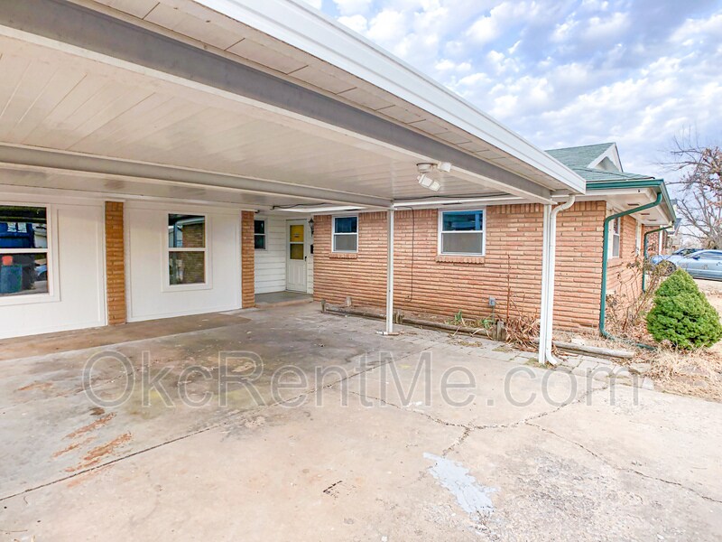 7009 NW 25th St in Bethany, OK - Building Photo