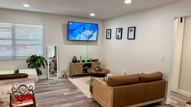 232 SE Monroe Cir N in St. Petersburg, FL - Building Photo - Building Photo