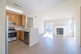 SYCAMORE VILLAGE in Tracy, CA - Building Photo - Interior Photo