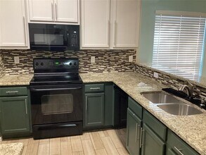 3721 Oak St in Euless, TX - Building Photo - Building Photo