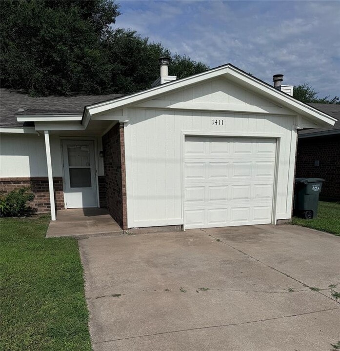 1411 N Fretz Ave in Edmond, OK - Building Photo