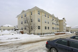 Canton Woods in Canton, MA - Foto de edificio - Building Photo